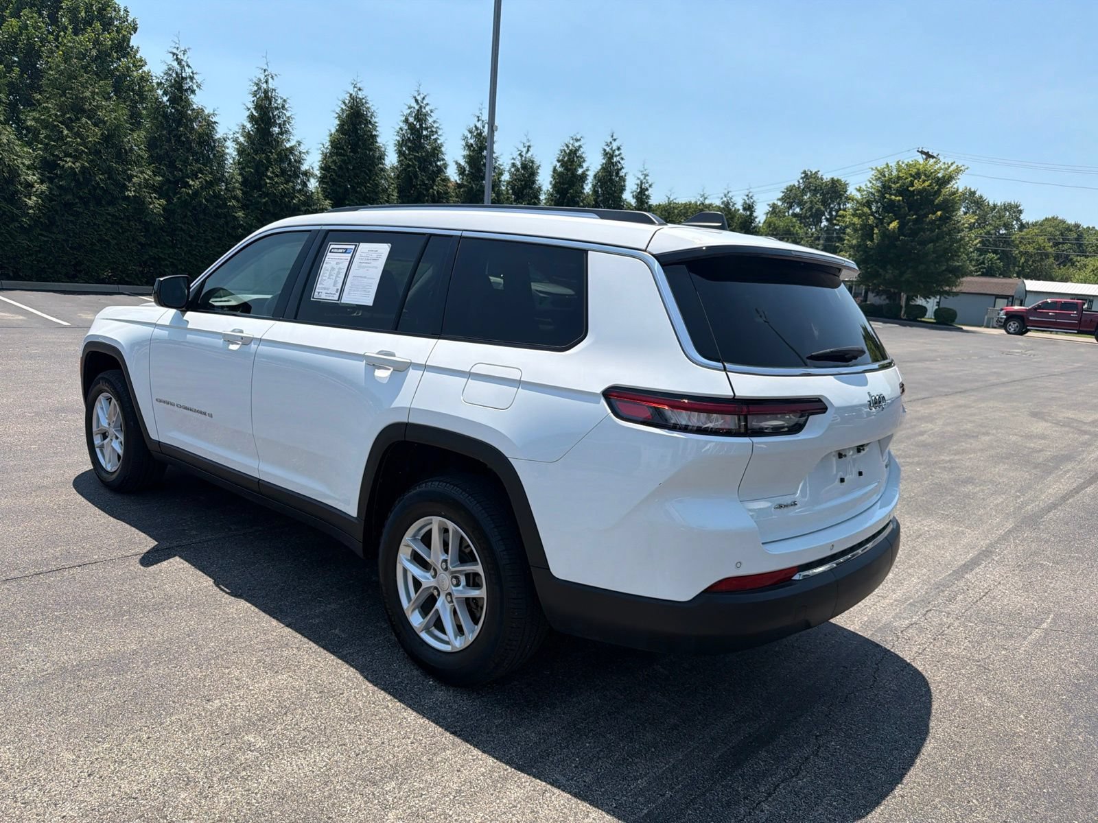 Used 2023 Jeep Grand Cherokee L Laredo AWD/4WD image 3