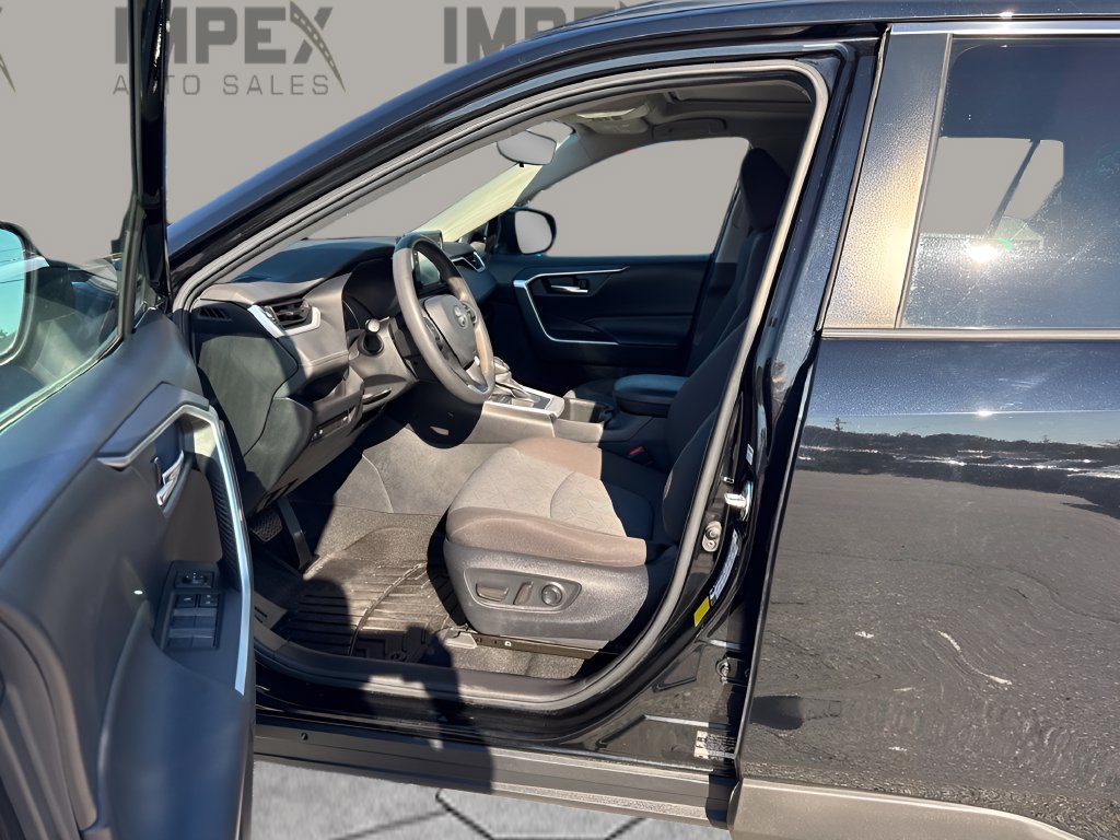 Used 2022 Toyota RAV4 XLE w/ Convenience Package FWD image 8