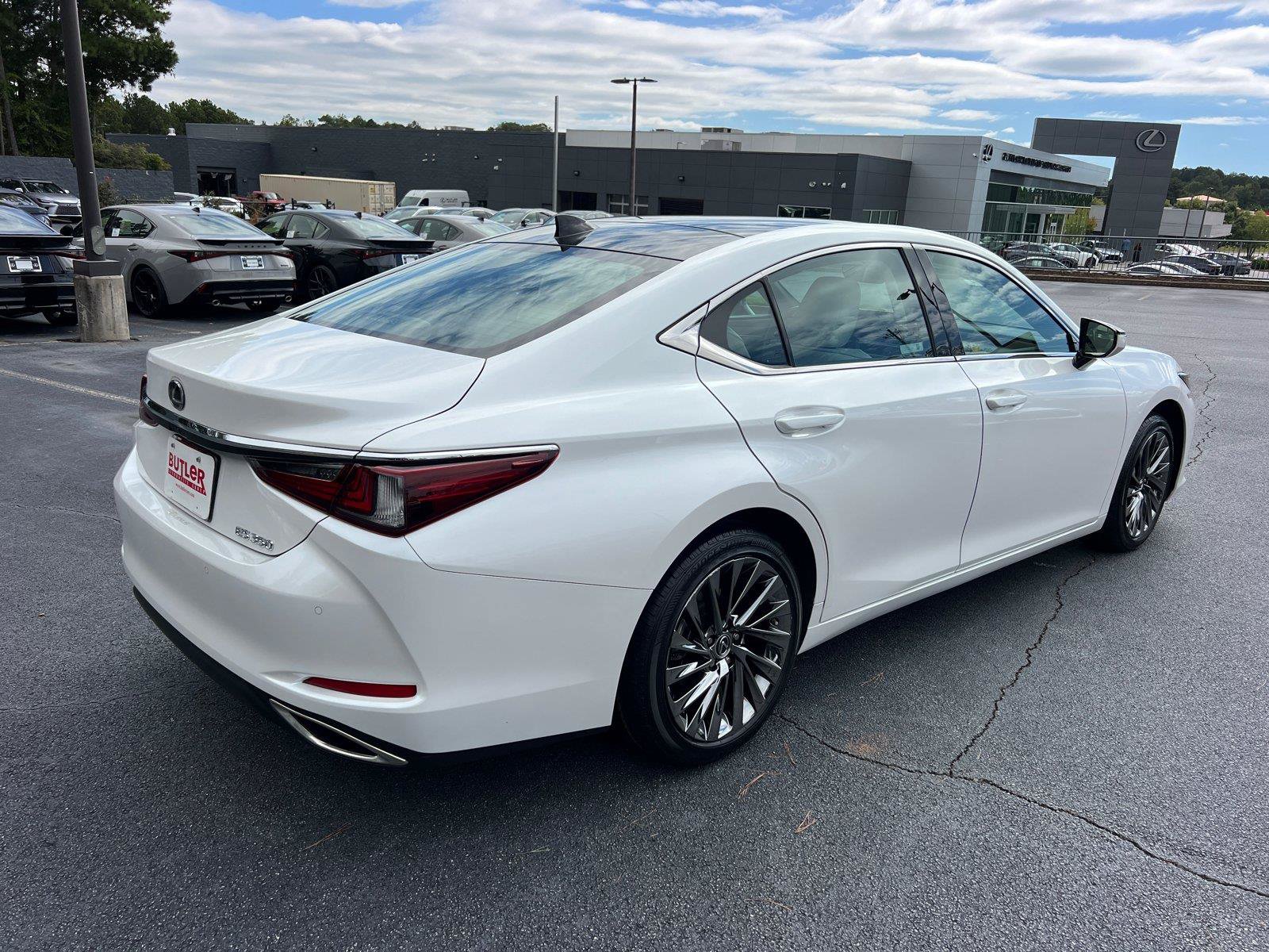 Certified 2024 Lexus ES 350 w/ Technology Package FWD image 5