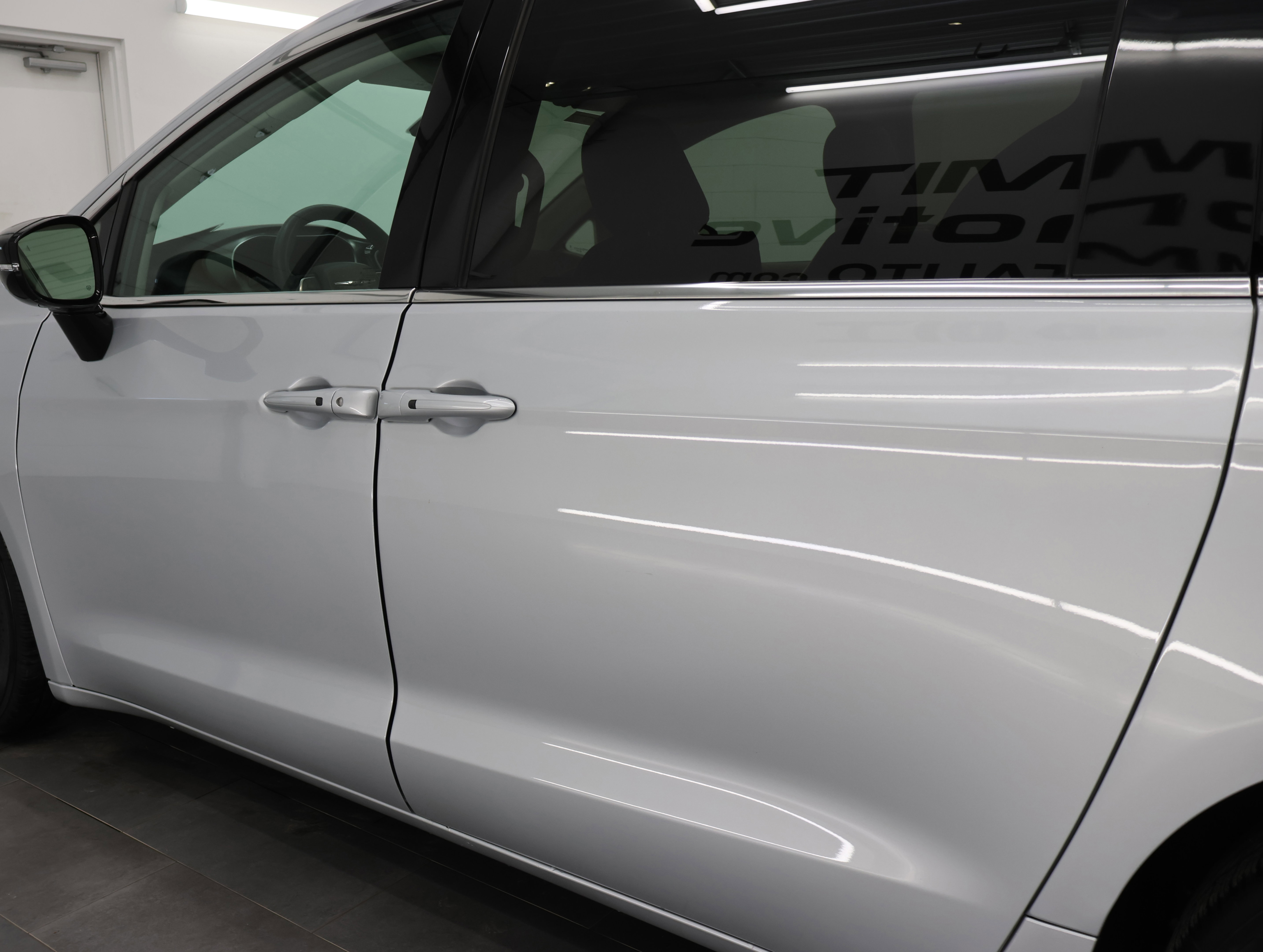 Used 2024 Chrysler Pacifica Touring-L FWD image 34