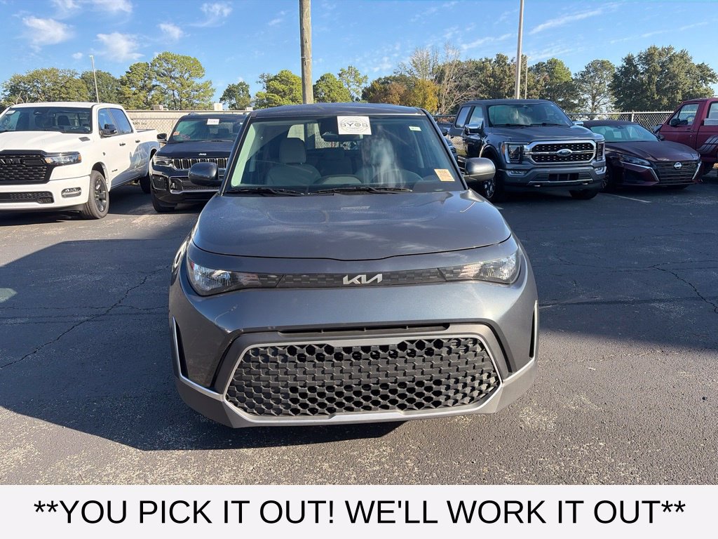 Used 2025 Kia Soul LX FWD image 2