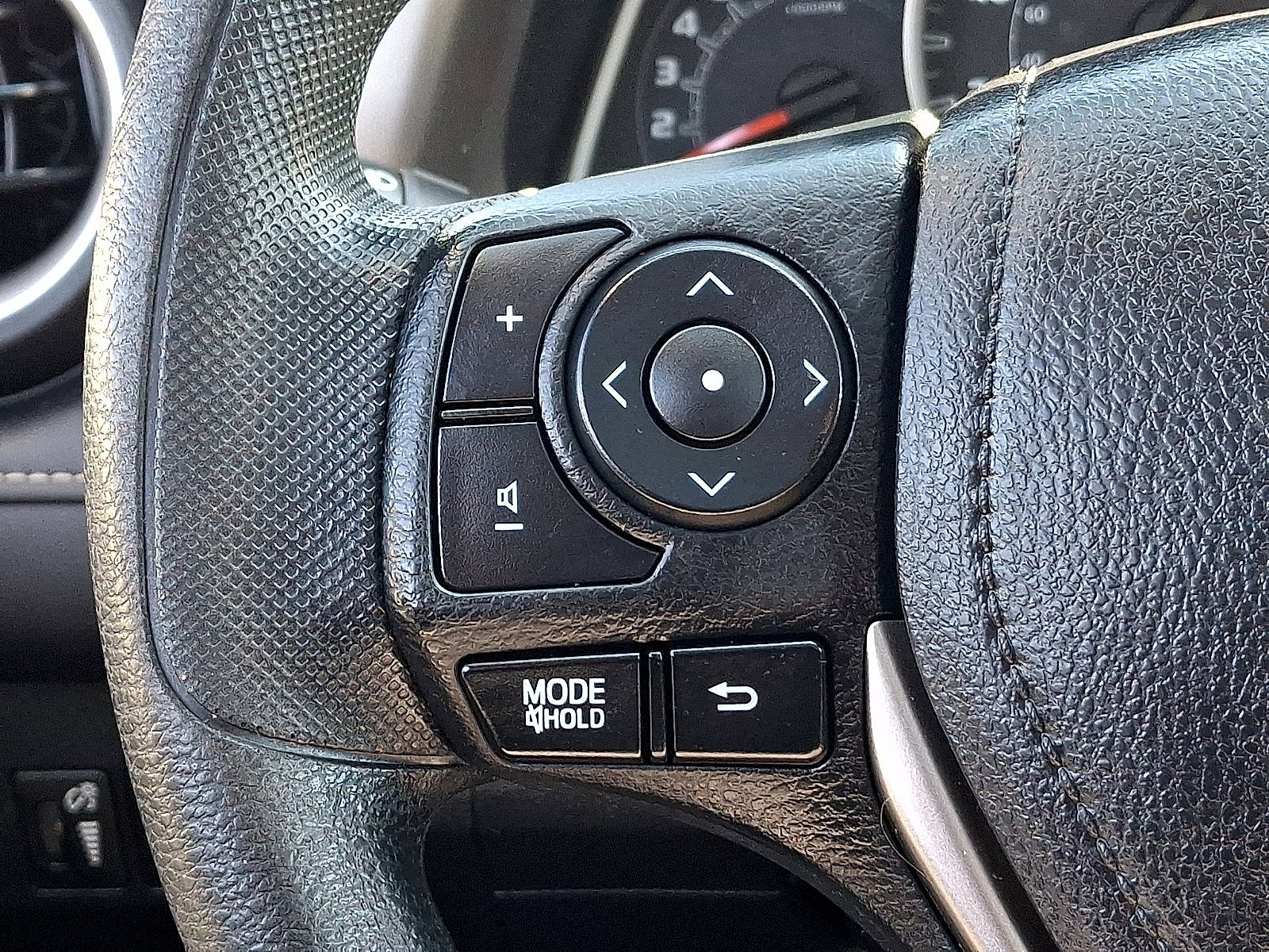 Used 2014 Toyota RAV4 XLE image 21