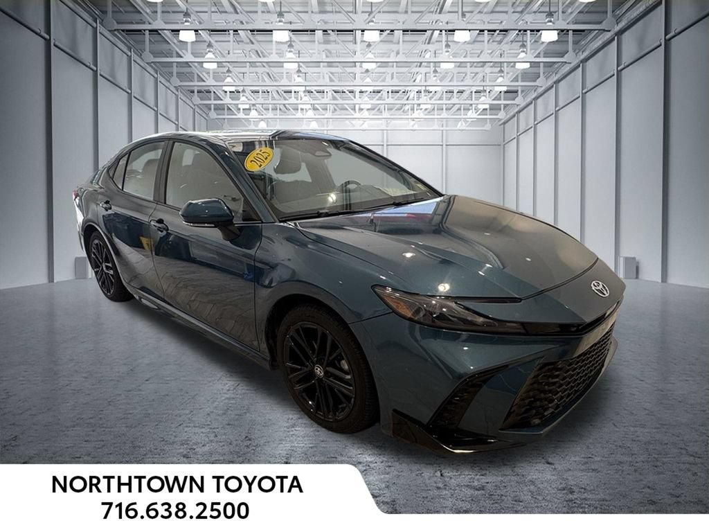 Used 2025 Toyota Camry SE FWD image 3