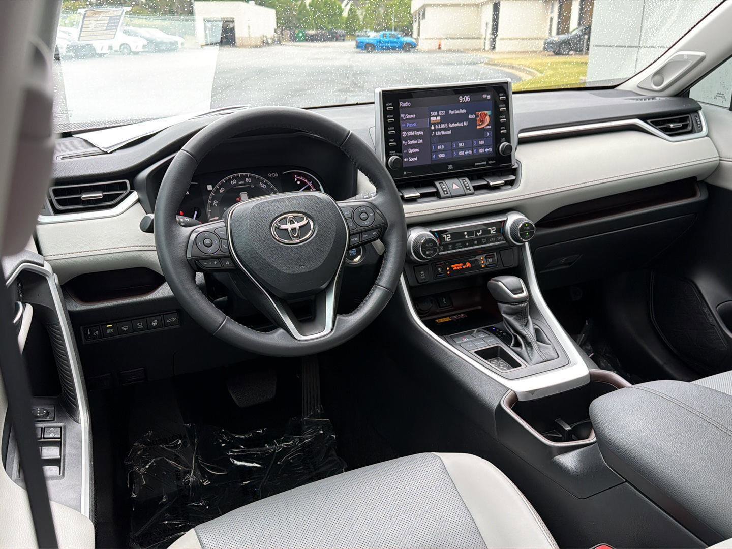 Used 2022 Toyota RAV4 Limited FWD image 19