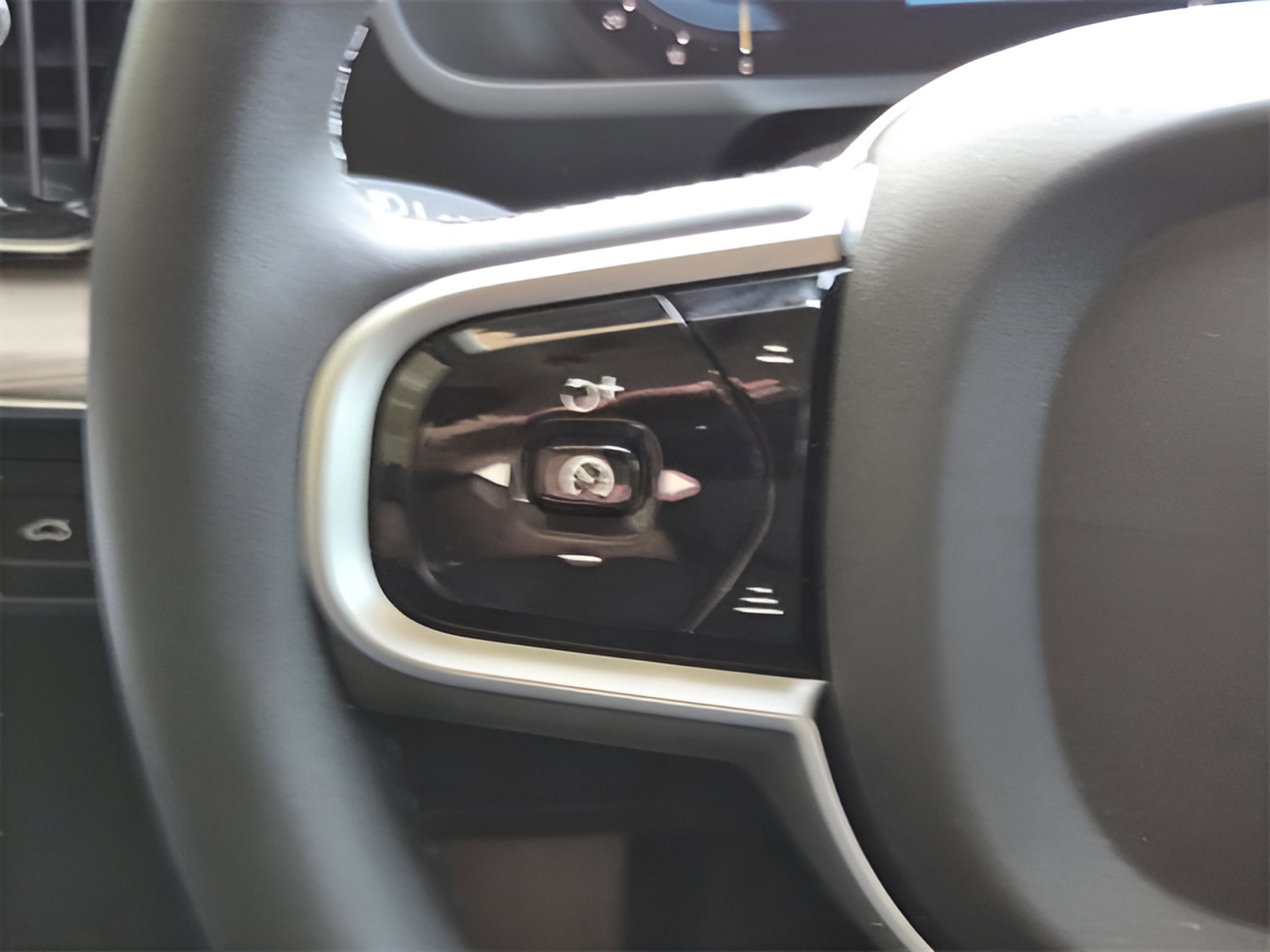 Used 2025 Volvo XC90 B6 Core w/ Protection Package image 24