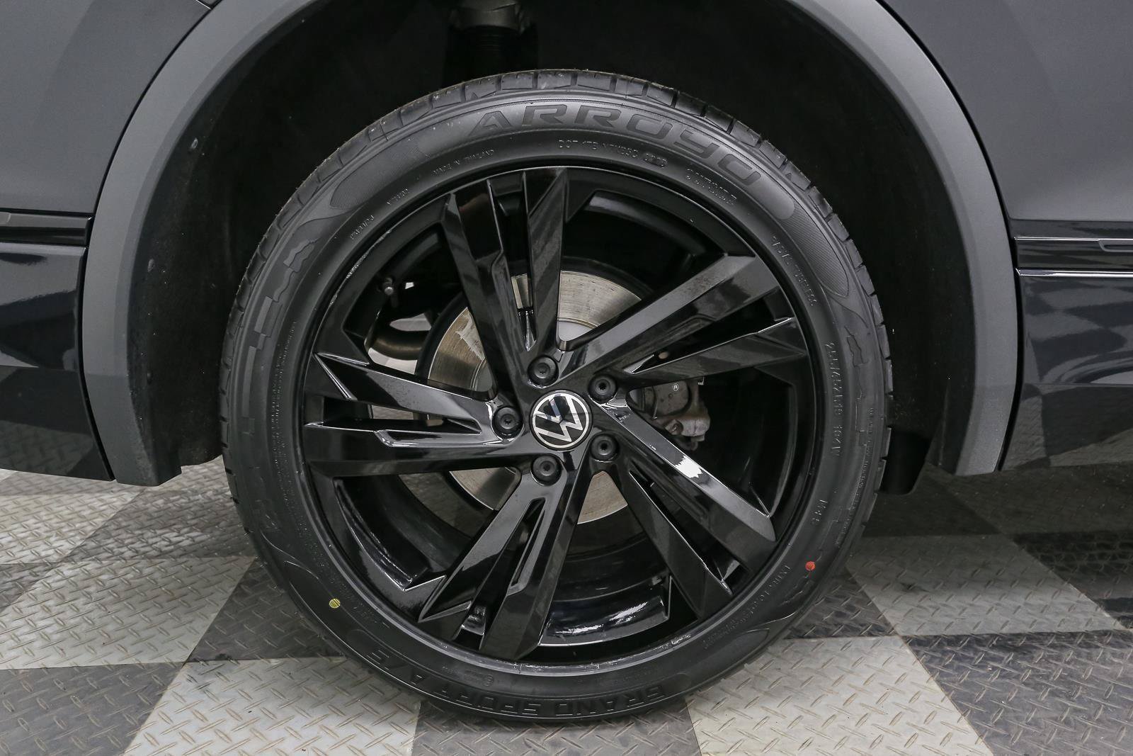 Certified 2024 Volkswagen Tiguan SE R-Line AWD/4WD image 22