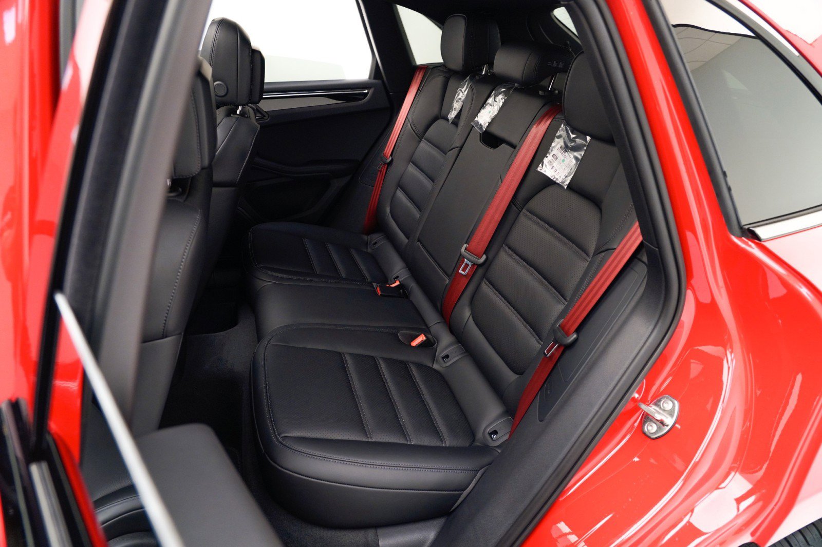 New 2026 Porsche Macan image 32