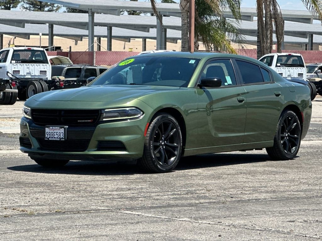 Used 2018 Dodge Charger SXT w/ Blacktop Package RWD image 7