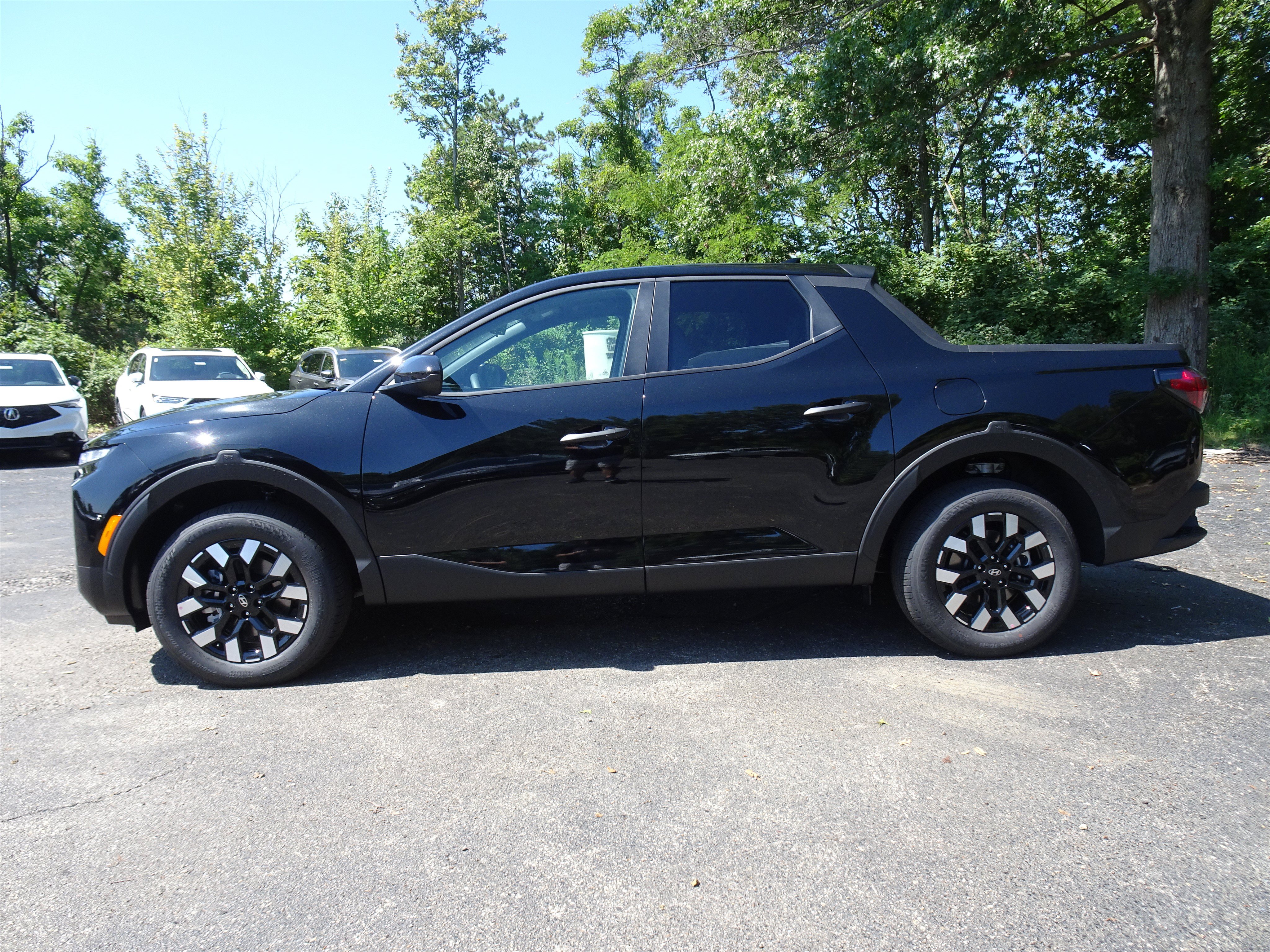 New 2027 Hyundai Santa Cruz SE AWD/4WD image 2