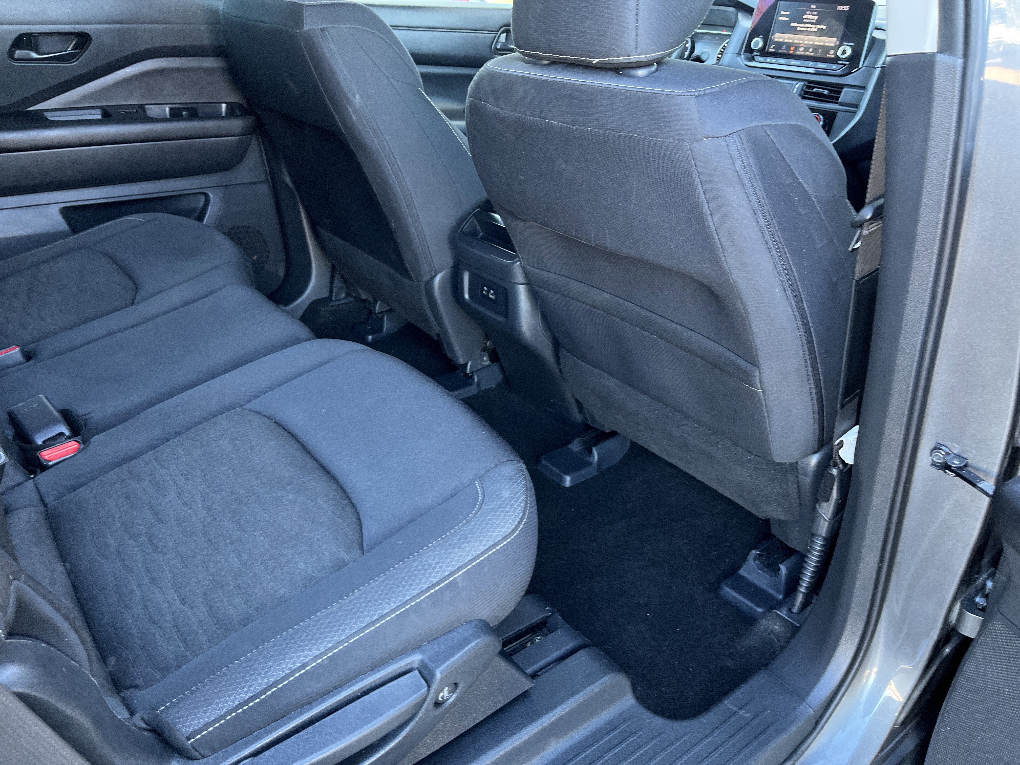 Used 2023 Nissan Pathfinder S image 15