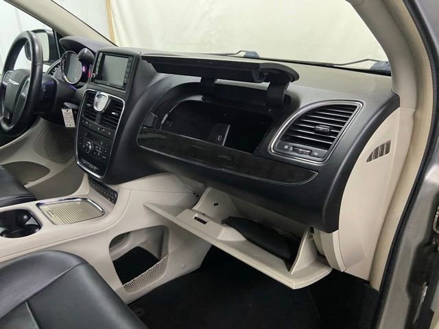 Used 2012 Chrysler Town & Country Touring-L w/ Premium Group FWD image 37