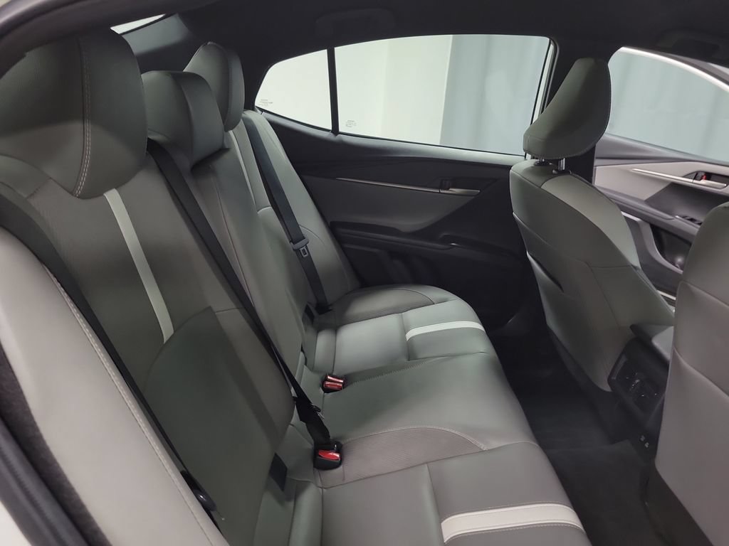 Used 2025 Toyota Camry SE w/ Convenience Package FWD image 31