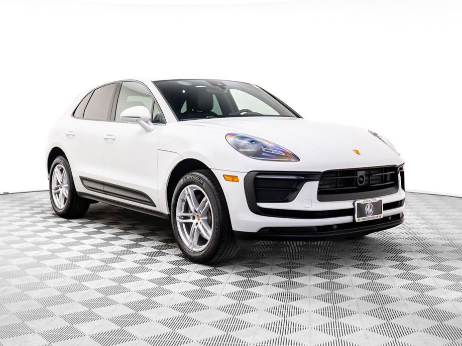 Certified 2025 Porsche Macan image 6