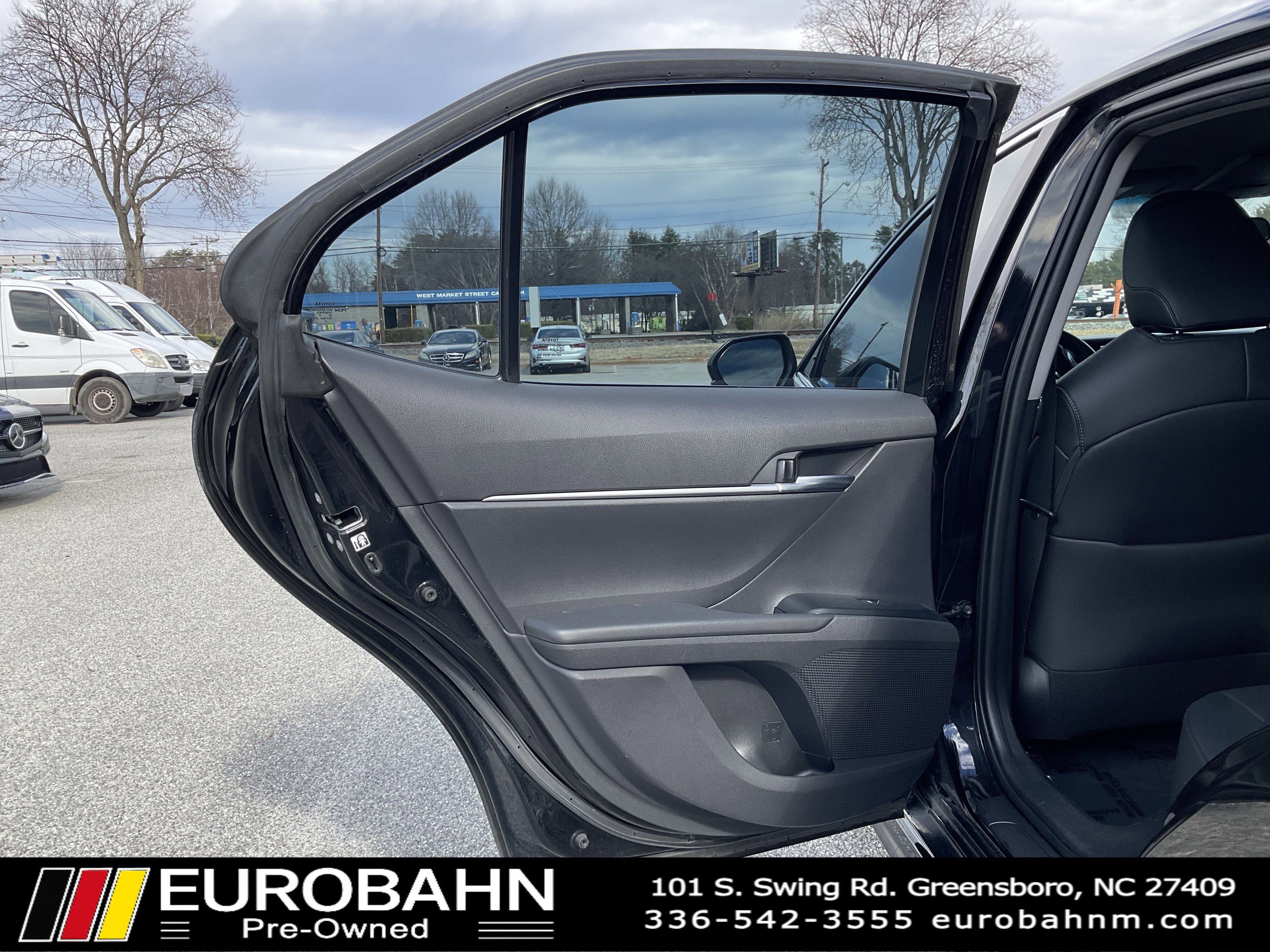 Used 2018 Toyota Camry L image 11