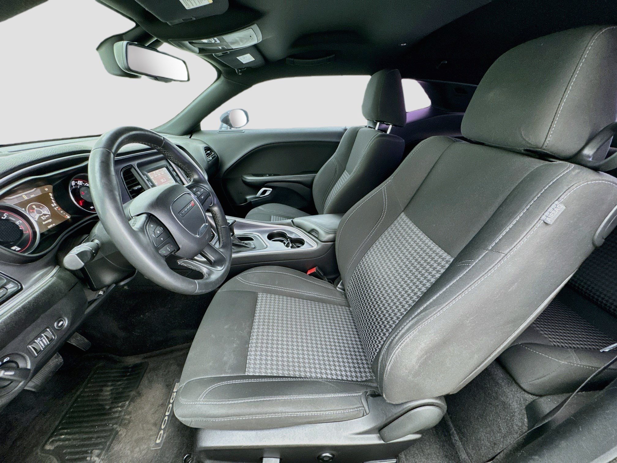 Used 2016 Dodge Challenger SXT RWD image 12