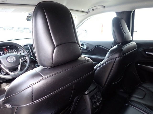 Used 2019 Jeep Cherokee Latitude Plus w/ Cold Weather Group image 17