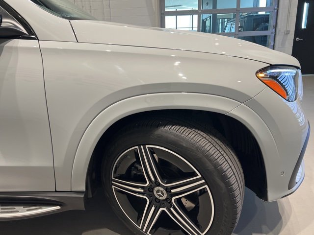 Used 2025 Mercedes-Benz GLE 450e 4MATIC w/ AMG Line Exterior image 4