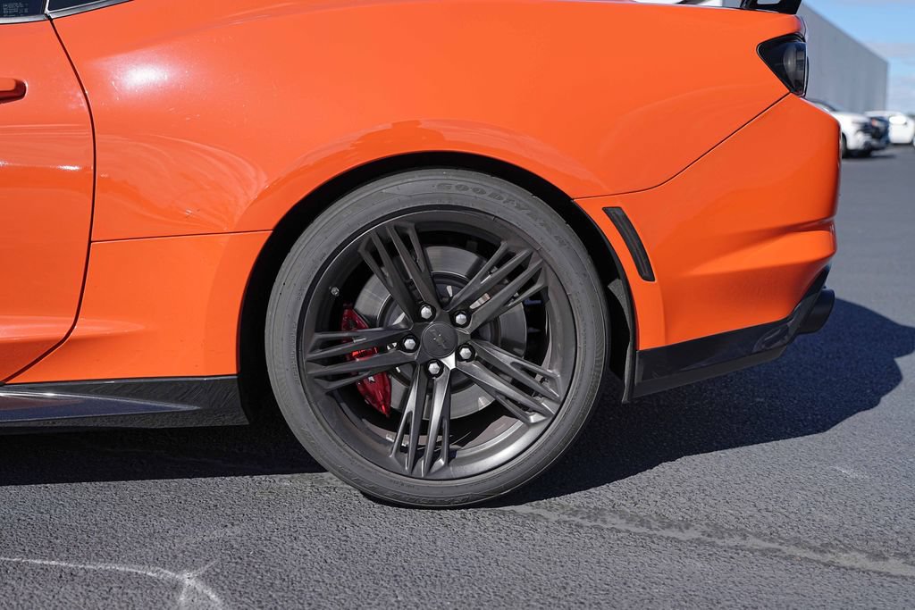 Used 2019 Chevrolet Camaro ZL1 RWD image 15
