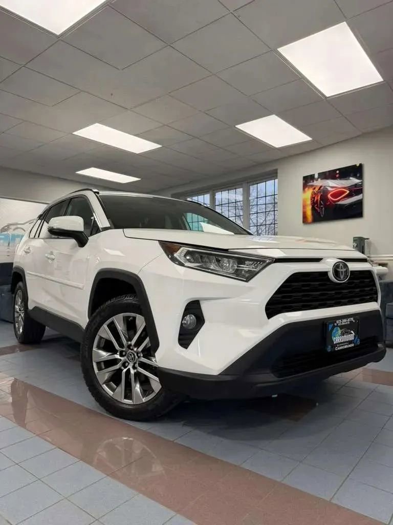 Used 2019 Toyota RAV4 XLE Premium w/ Cold Weather Package AWD/4WD image 1