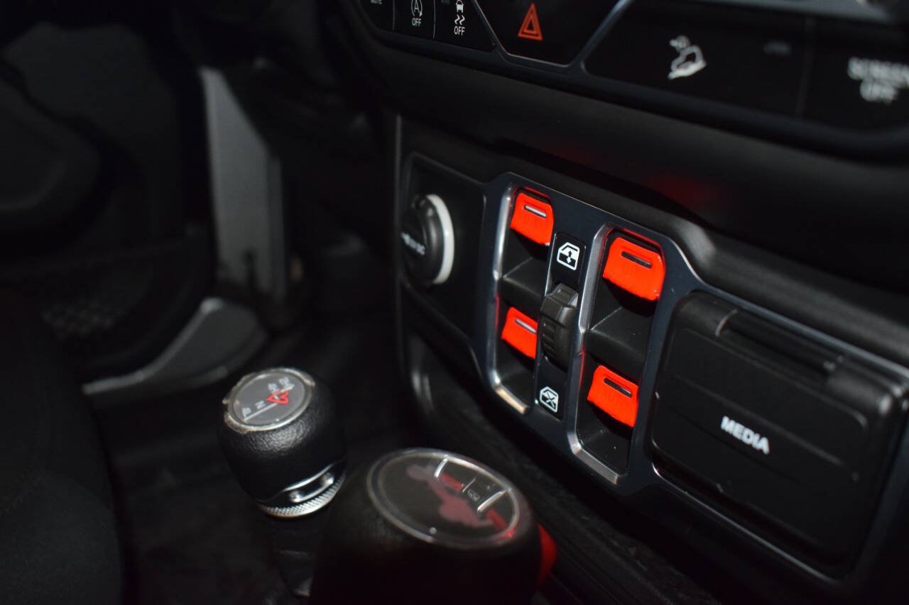 Used 2020 Jeep Wrangler Unlimited Sport AWD/4WD image 39