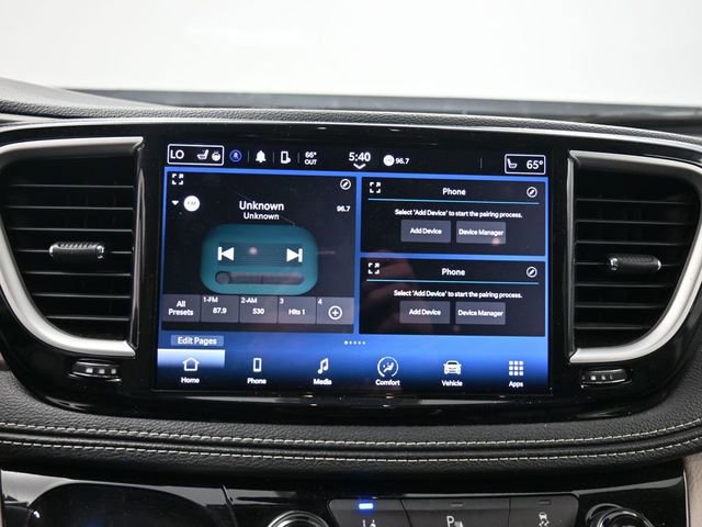 Used 2023 Chrysler Pacifica Touring-L FWD image 25