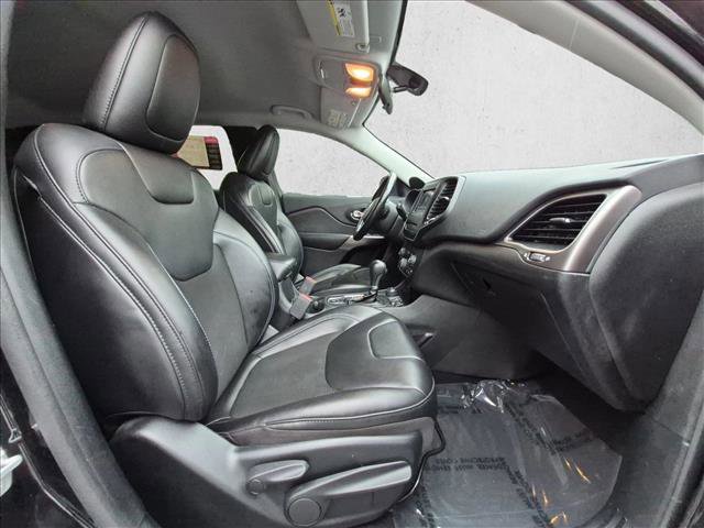 Used 2020 Jeep Cherokee Latitude Plus w/ Cold Weather Group AWD/4WD image 20