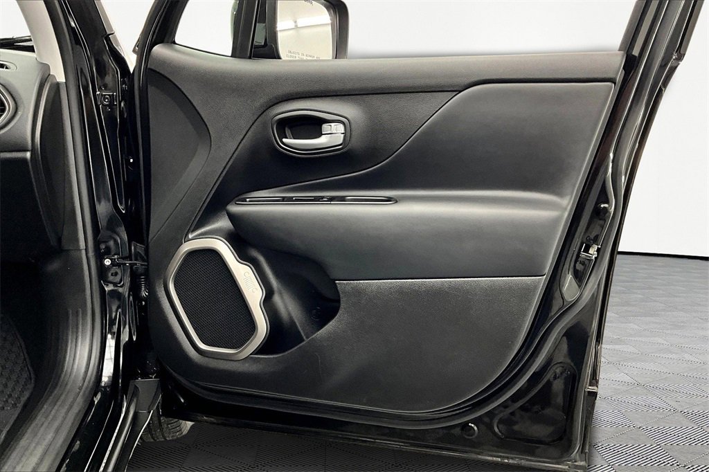 Used 2023 Jeep Renegade Limited image 24