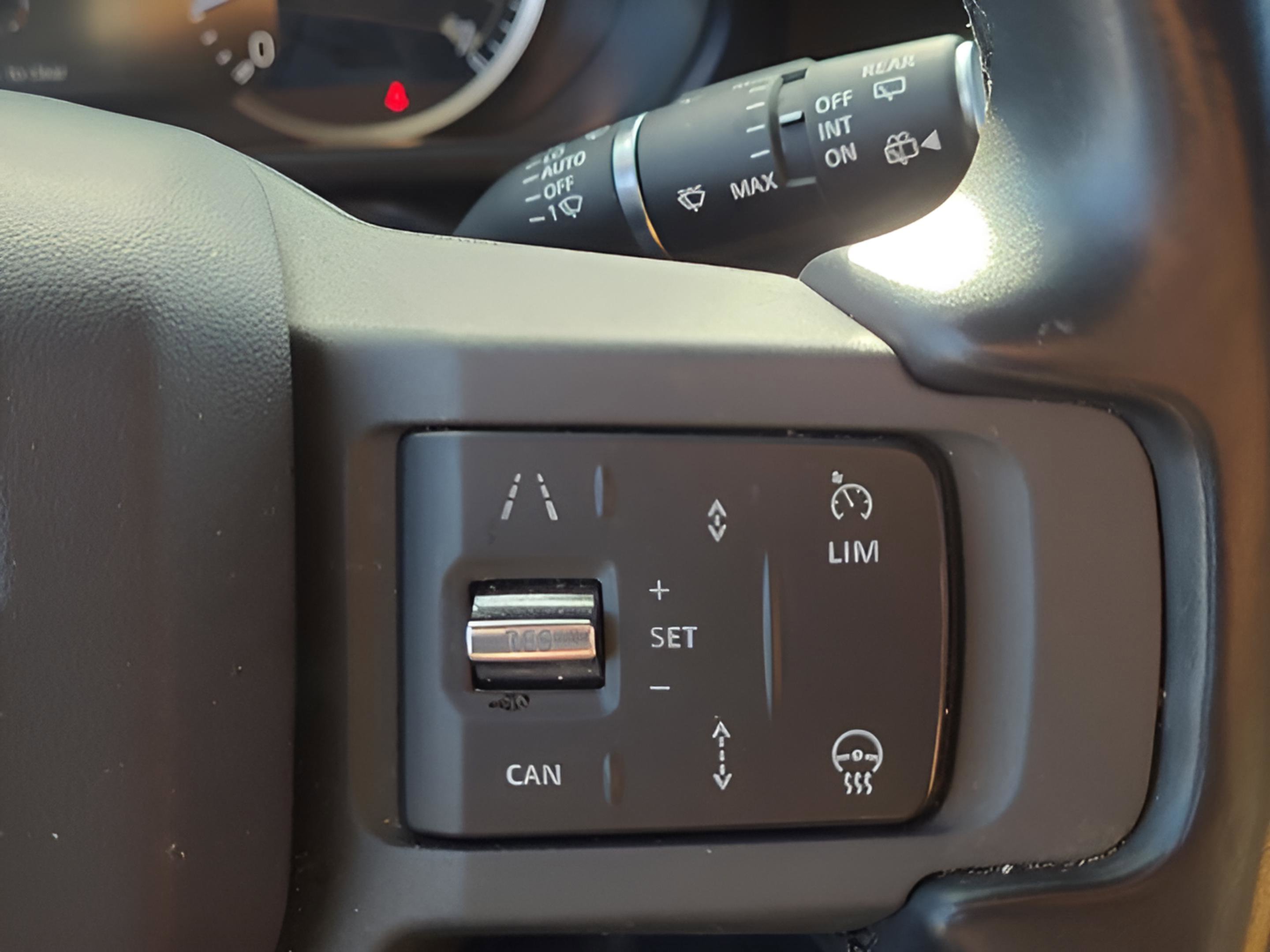 Used 2023 Land Rover Defender 110 X-Dynamic SE image 25