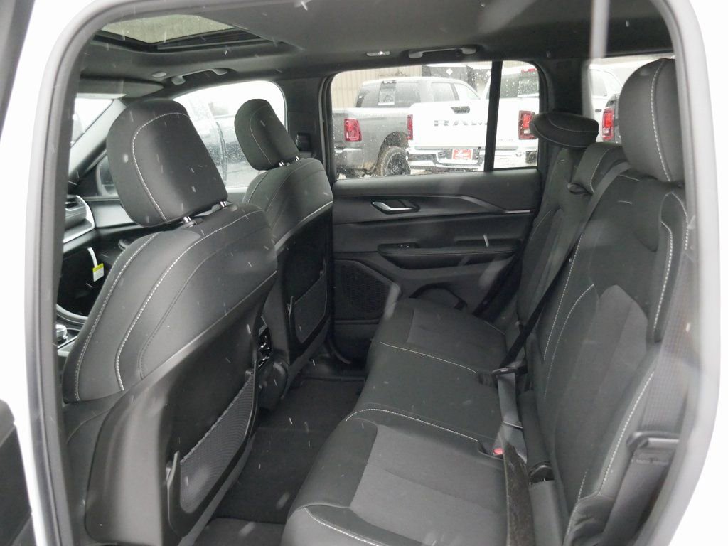New 2025 Jeep Grand Cherokee Laredo X image 12