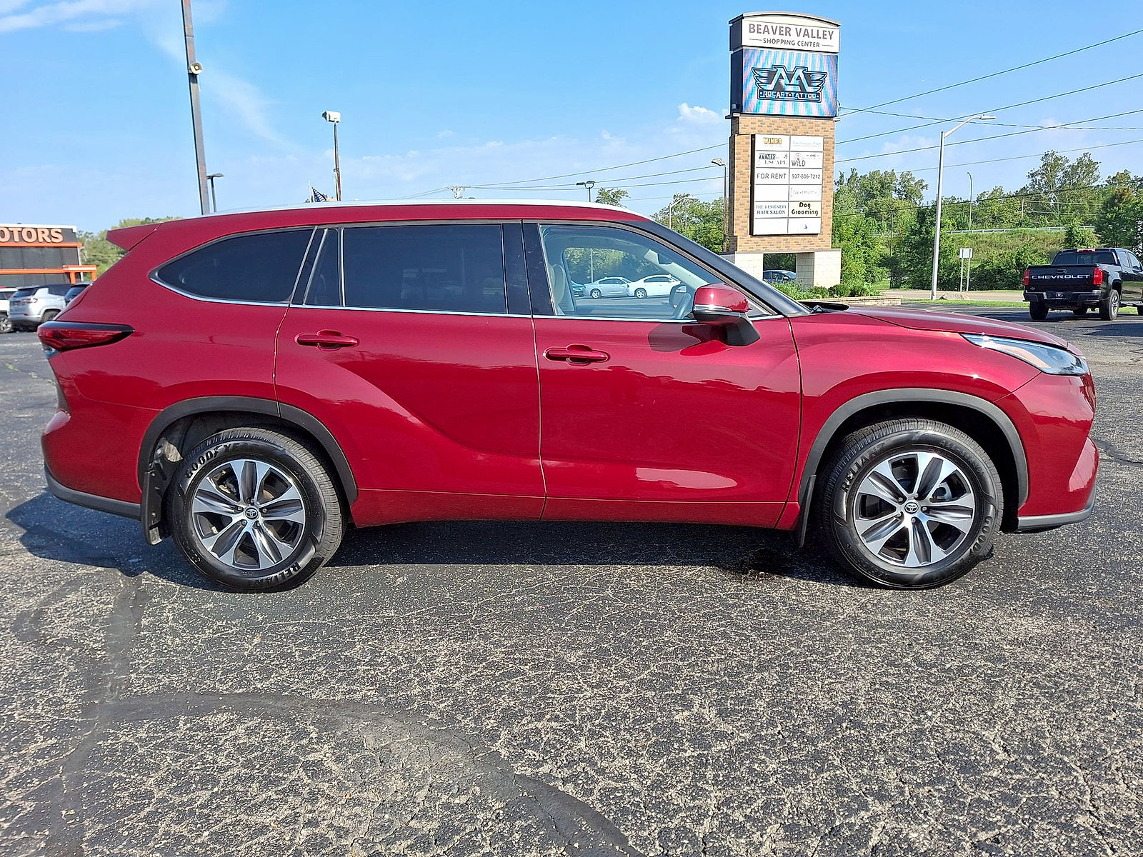 Used 2022 Toyota Highlander XLE AWD/4WD image 26
