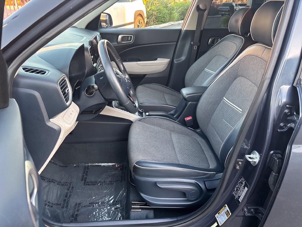 Used 2022 Hyundai Venue Limited FWD image 9