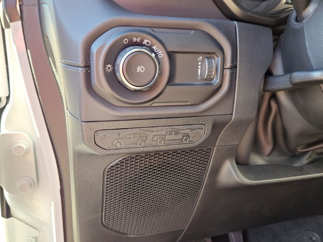 New 2026 Jeep Wrangler Unlimited Sahara AWD/4WD image 18