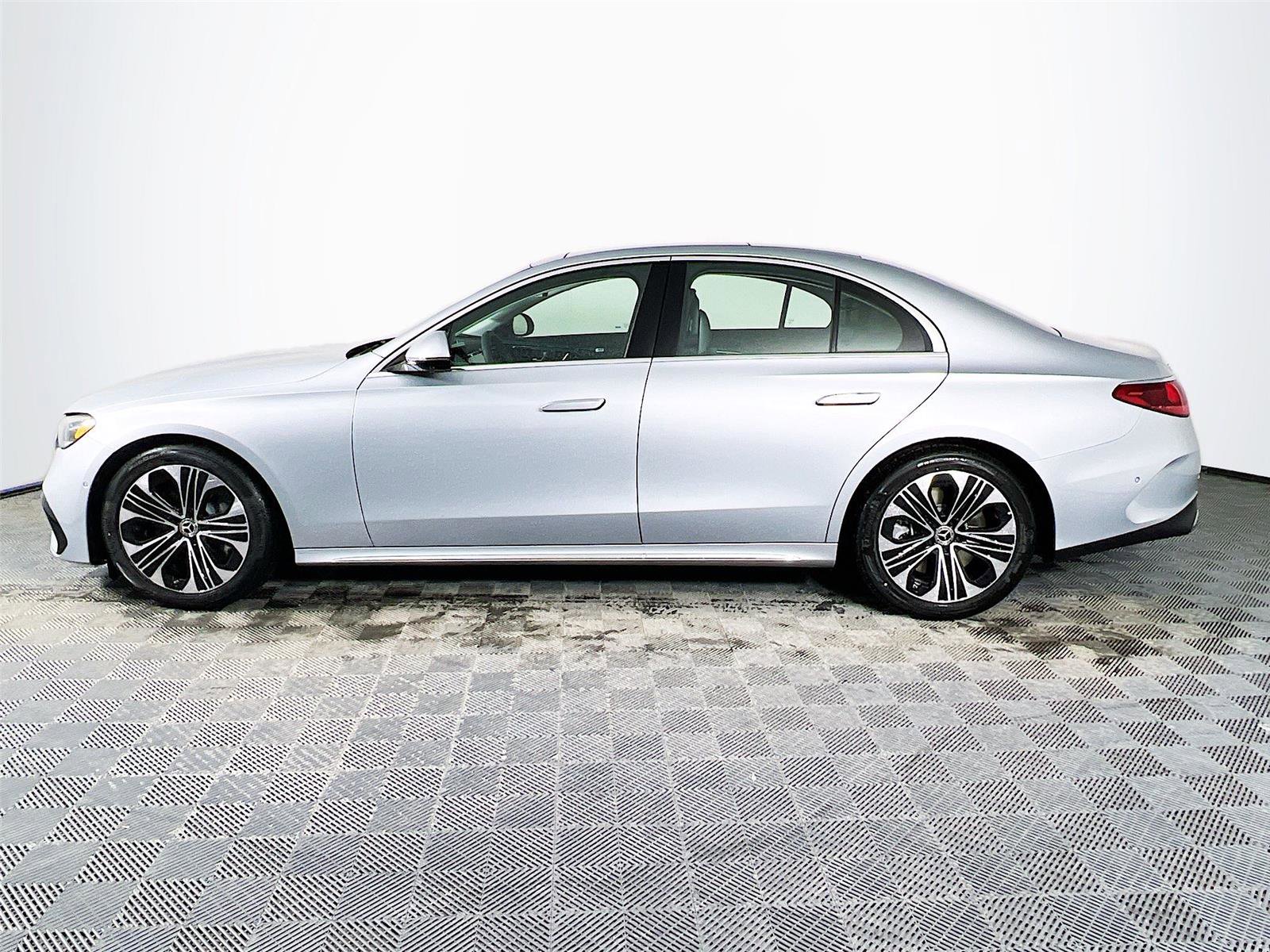 New 2026 Mercedes-Benz E 450 4MATIC Sedan image 3