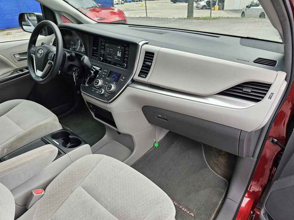Used 2018 Toyota Sienna LE FWD image 10