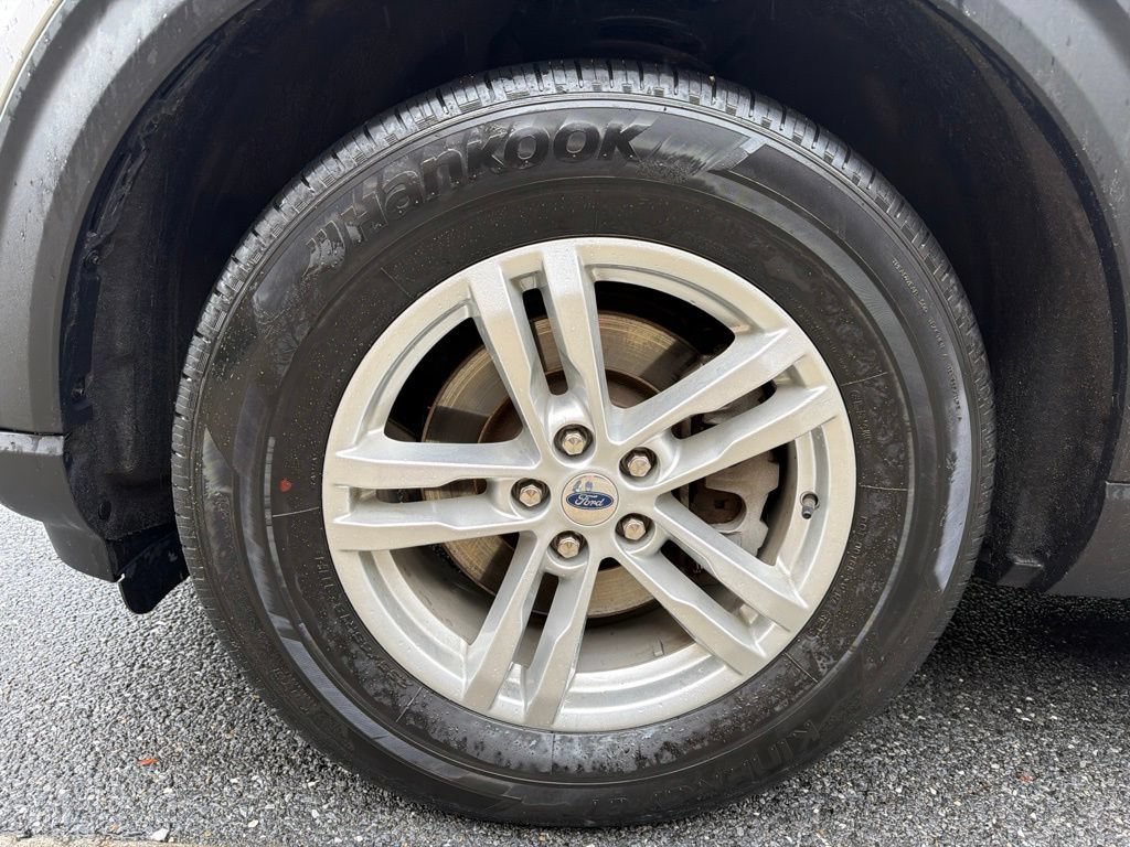 Used 2023 Ford Explorer XLT AWD/4WD image 10