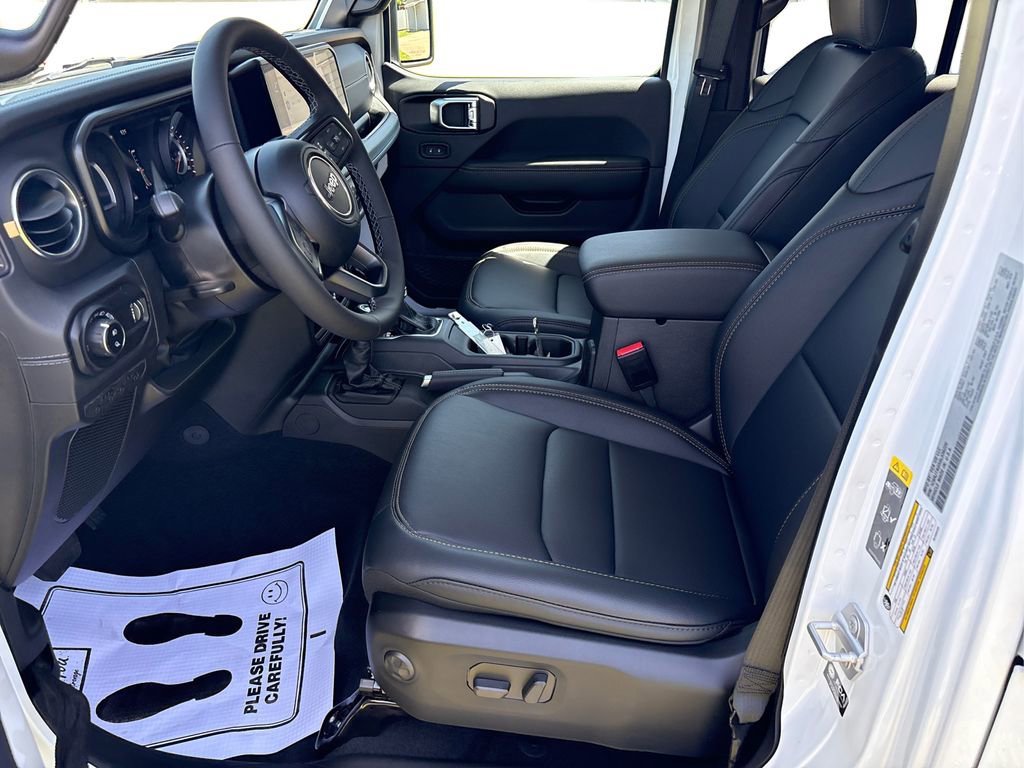 Used 2025 Jeep Gladiator Sport w/ Premium Package image 9