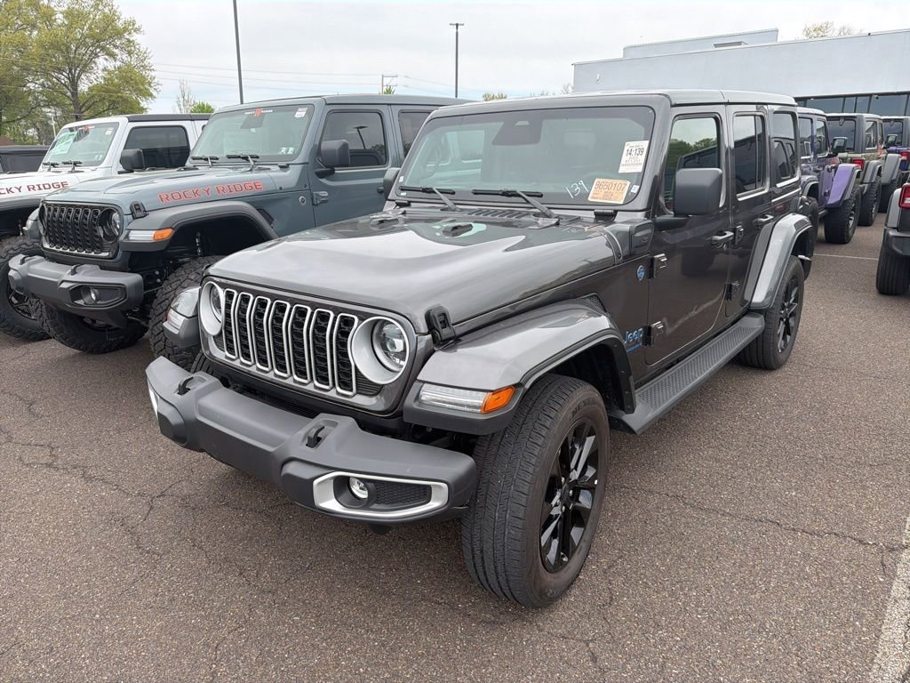 Used 2025 Jeep Wrangler Unlimited Sahara AWD/4WD image 4