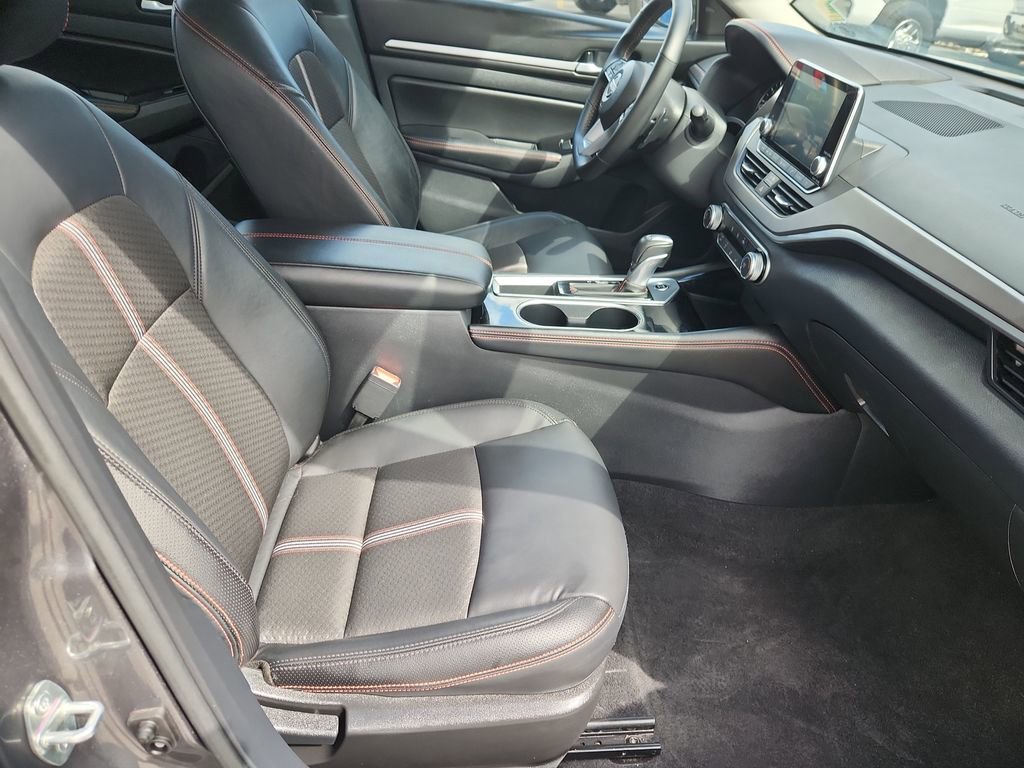 Used 2025 Nissan Altima 2.5 SR FWD image 15