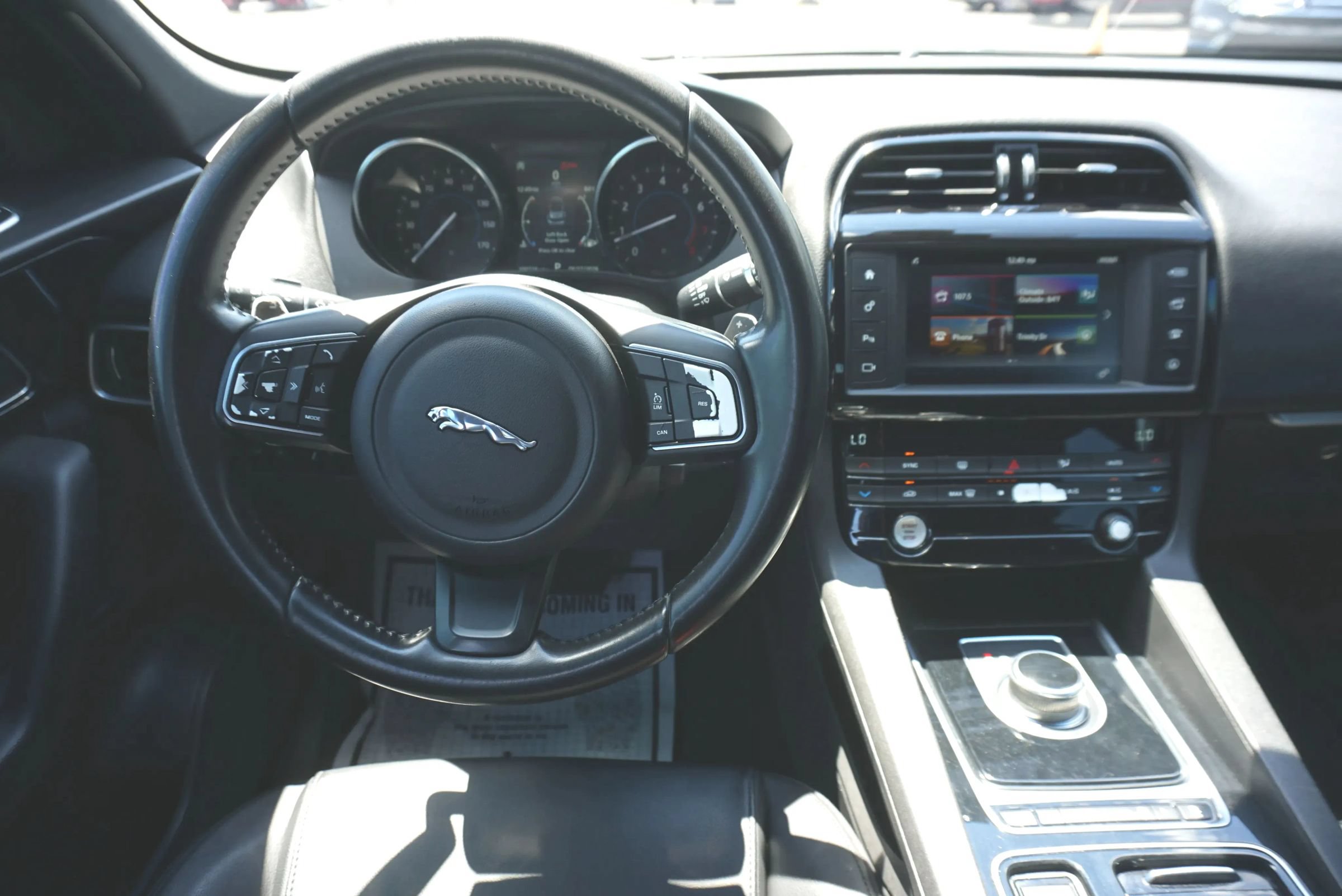 Used 2018 Jaguar F-PACE Premium AWD/4WD image 24