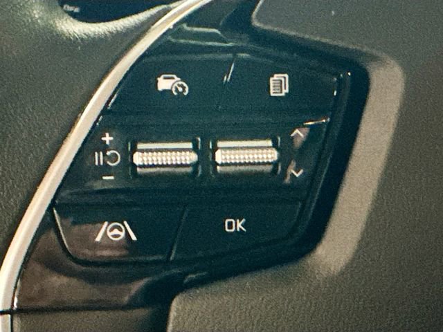 Used 2025 Kia Niro LX image 10