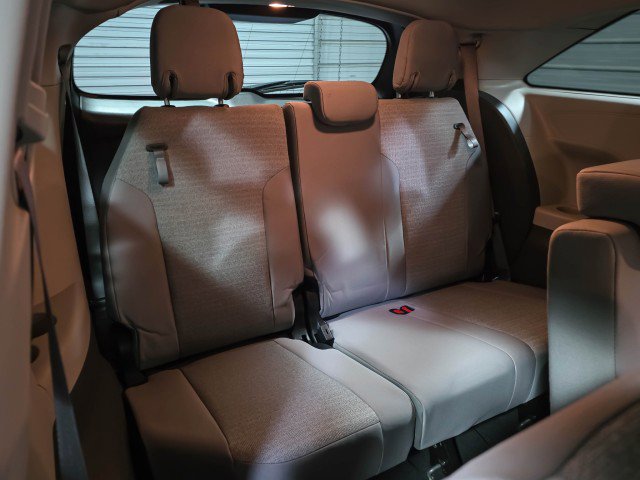 Used 2023 Toyota Sienna LE image 21