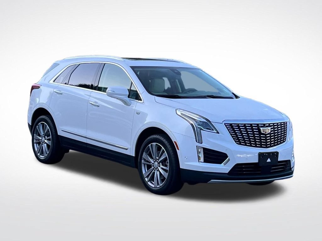 Used 2024 Cadillac XT5 Premium Luxury w/ Technology Package FWD image 3