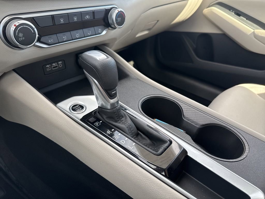 Used 2025 Nissan Altima 2.5 SV image 18