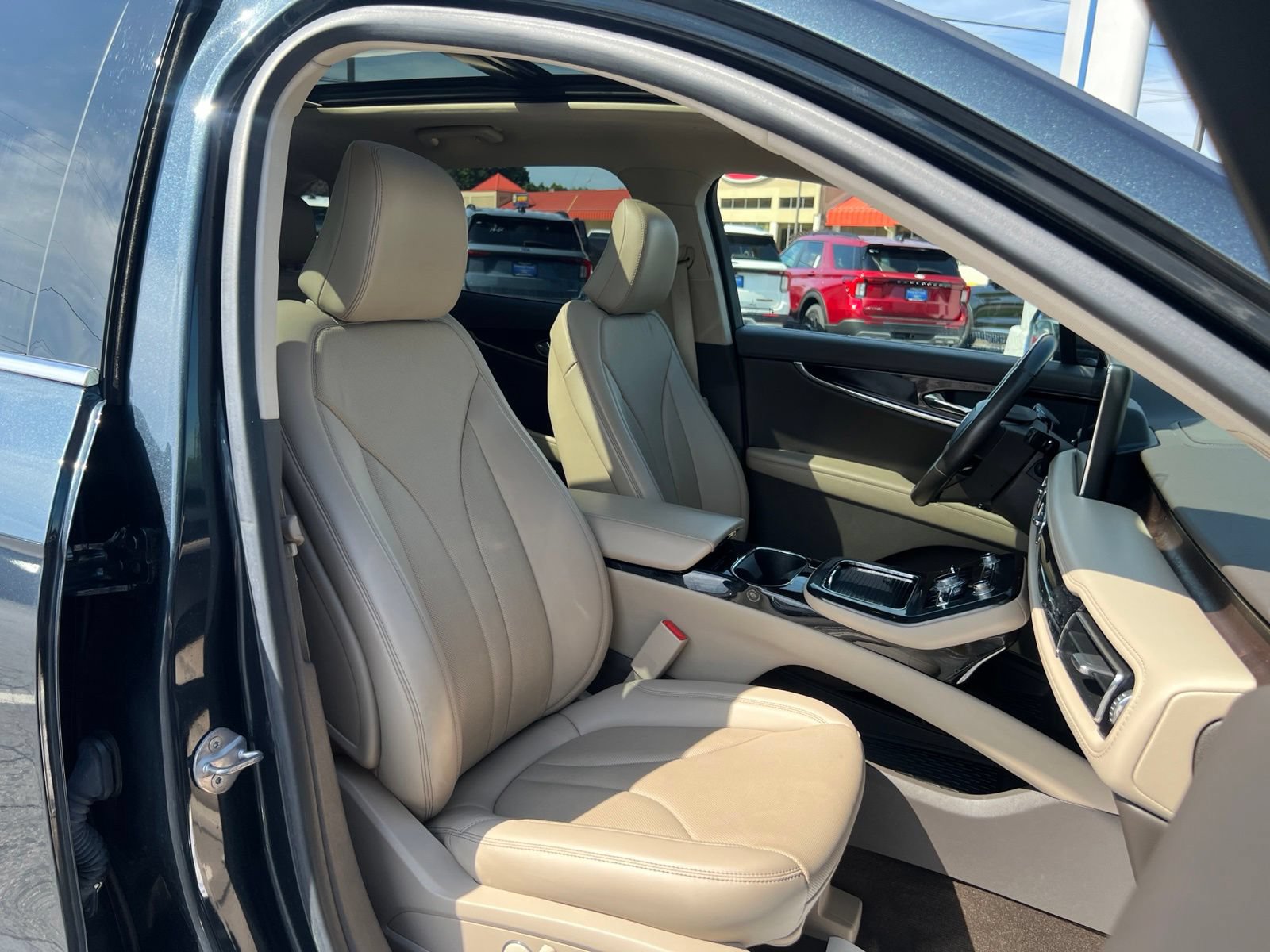 Used 2023 Lincoln Nautilus Reserve AWD/4WD image 55