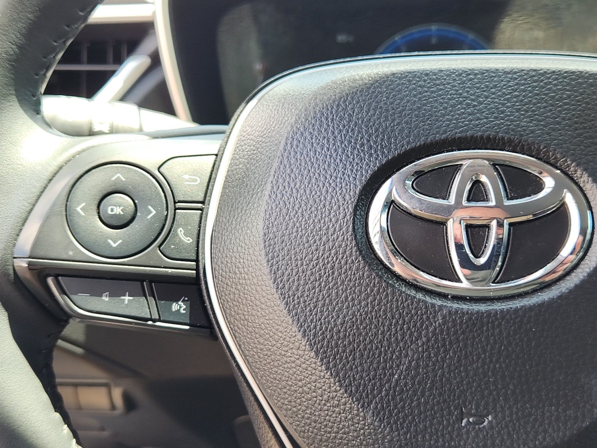 Certified 2025 Toyota Corolla Cross XLE FWD image 19