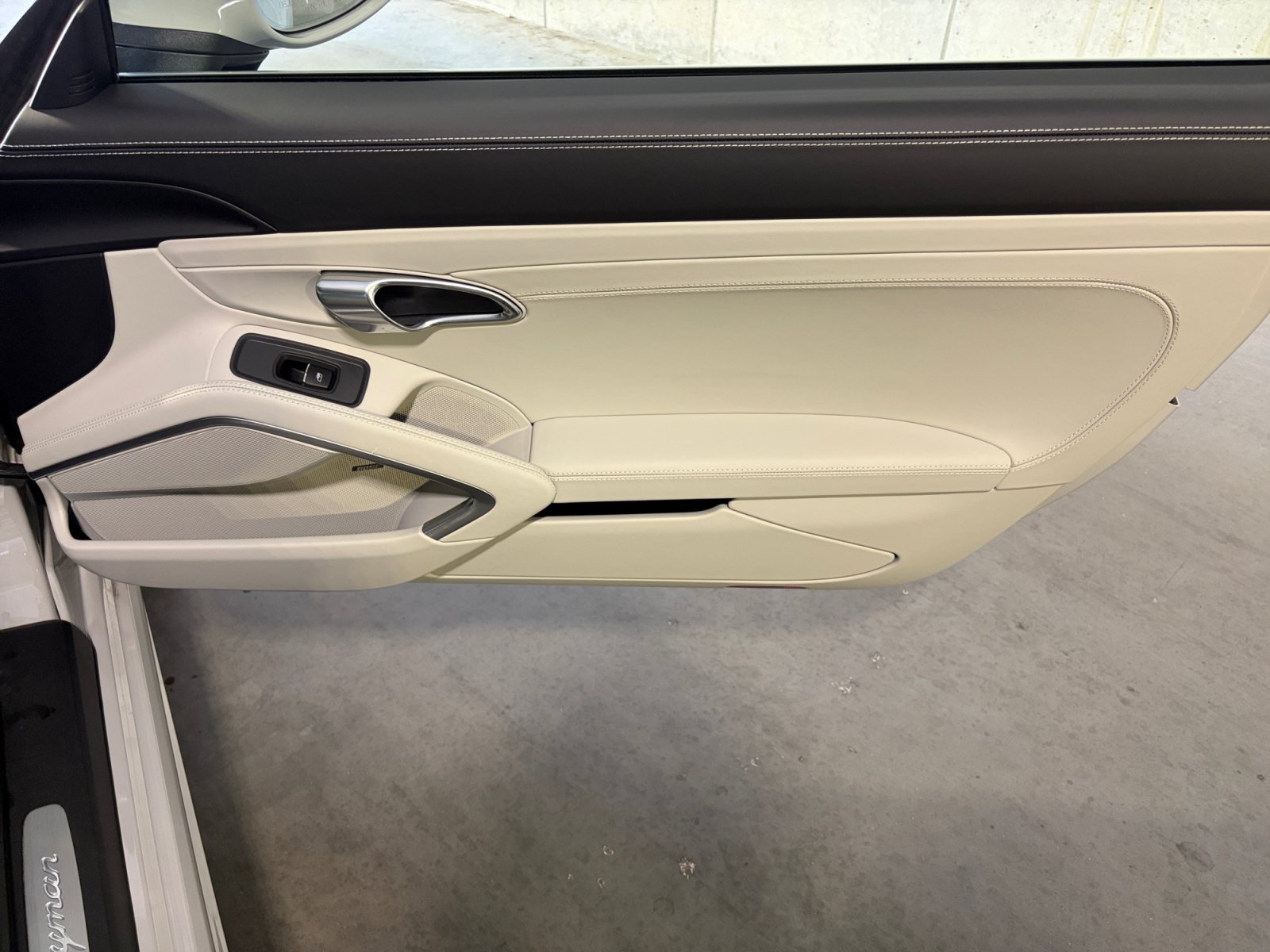 Certified 2024 Porsche 718 Cayman RWD image 24