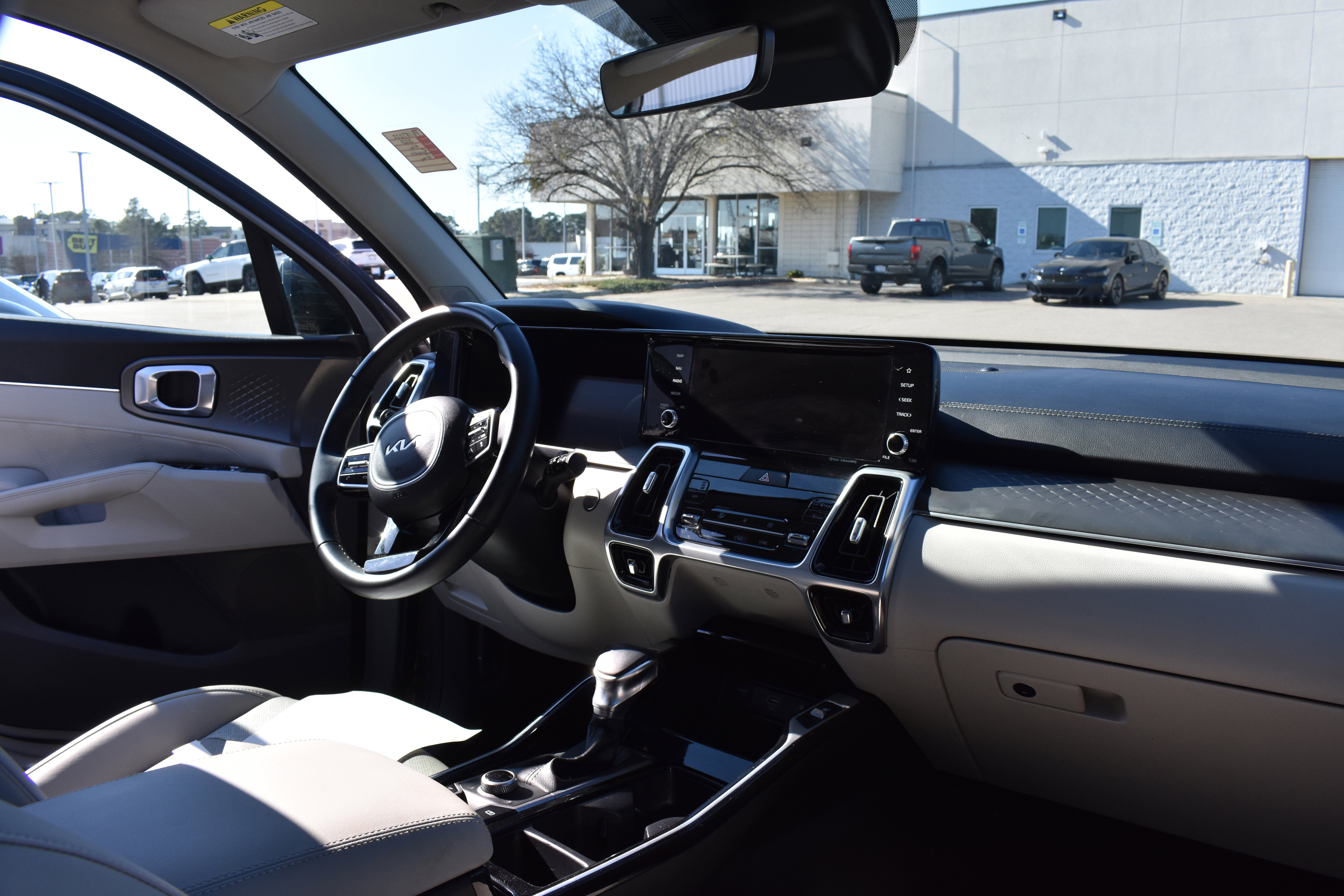 Used 2023 Kia Sorento SX image 35