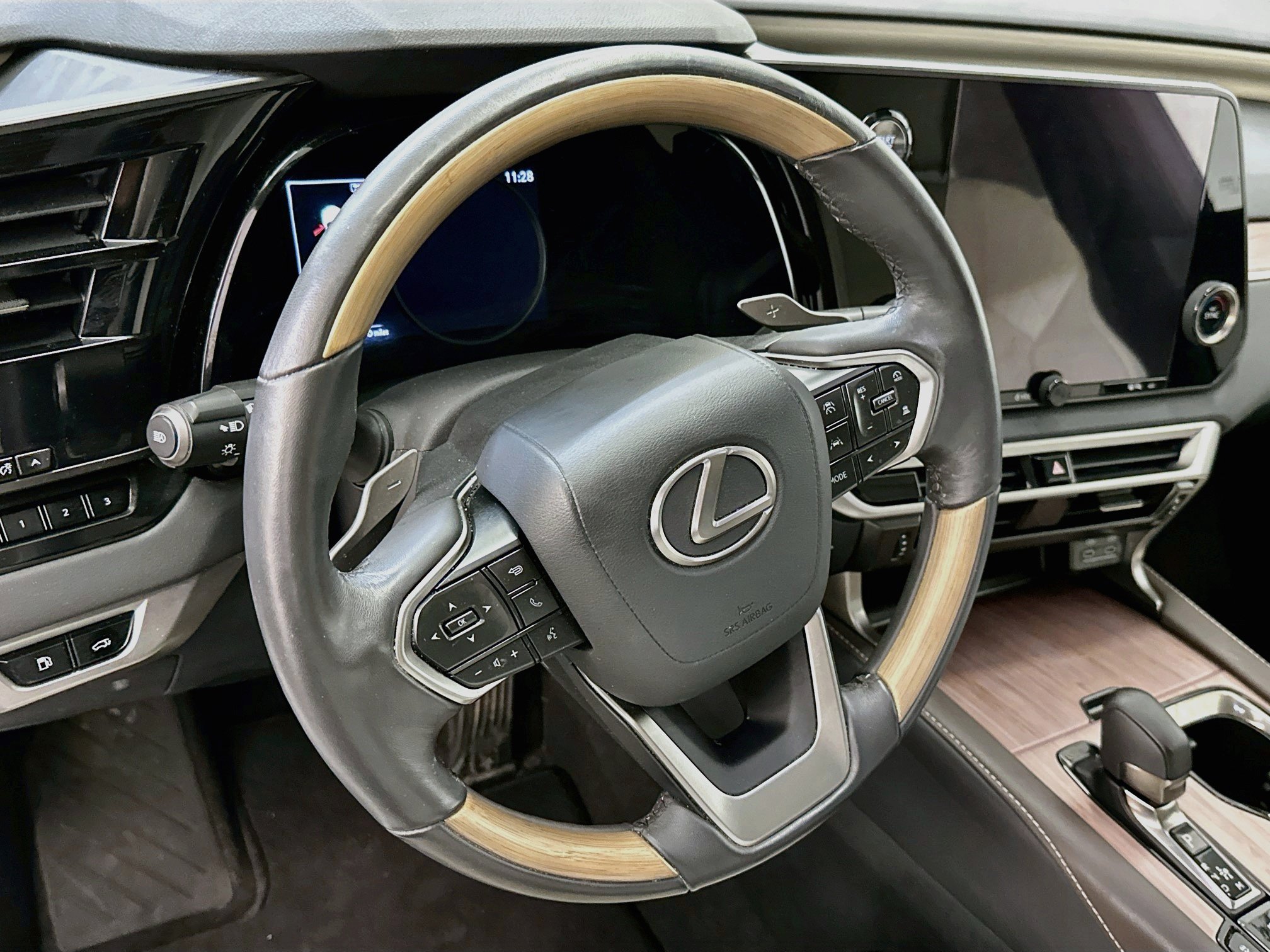 Used 2023 Lexus RX 350 Premium w/ Cold Area Package AWD/4WD image 18