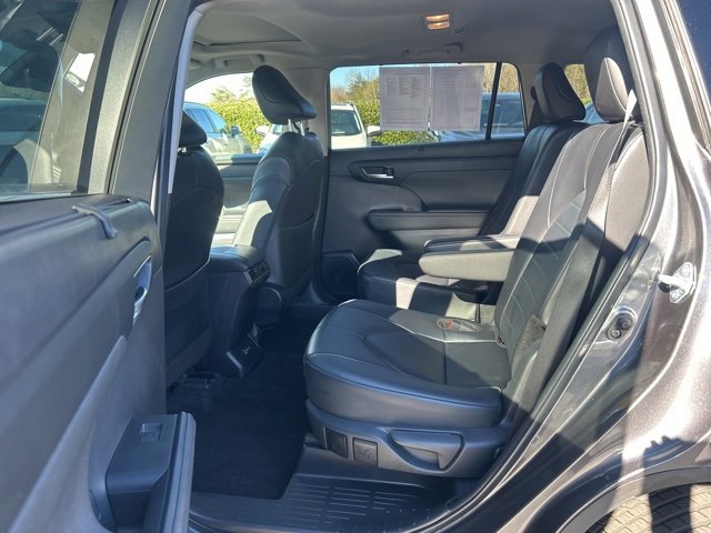 Used 2024 Toyota Highlander XLE image 16