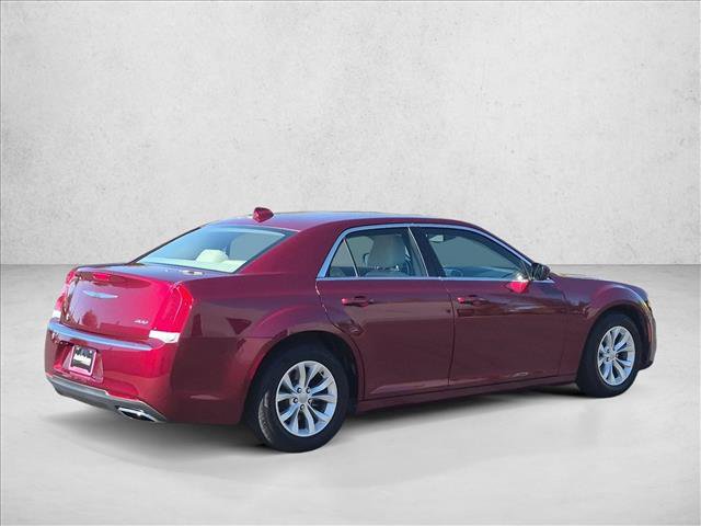 Used 2015 Chrysler 300 Limited RWD image 5